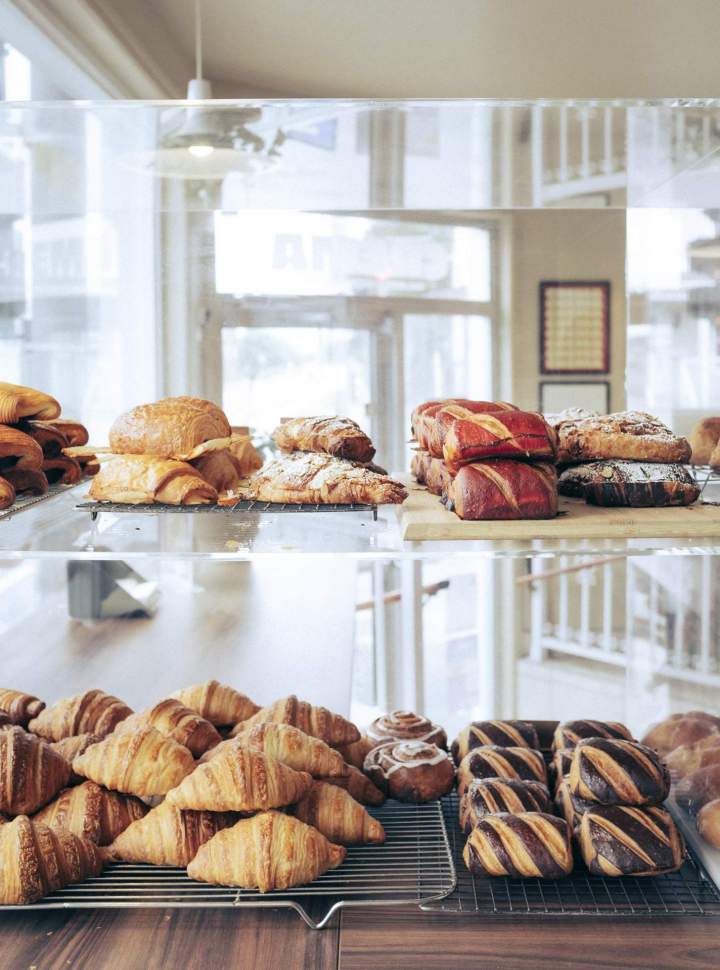 Viennoiseries artisanales croustillantes Québec